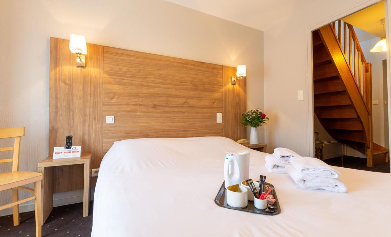 Hotel Logis Saint Louis La Suze-sur-Sarthe Exterior foto