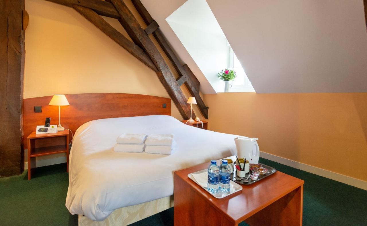 Hotel Logis Saint Louis La Suze-sur-Sarthe Exterior foto