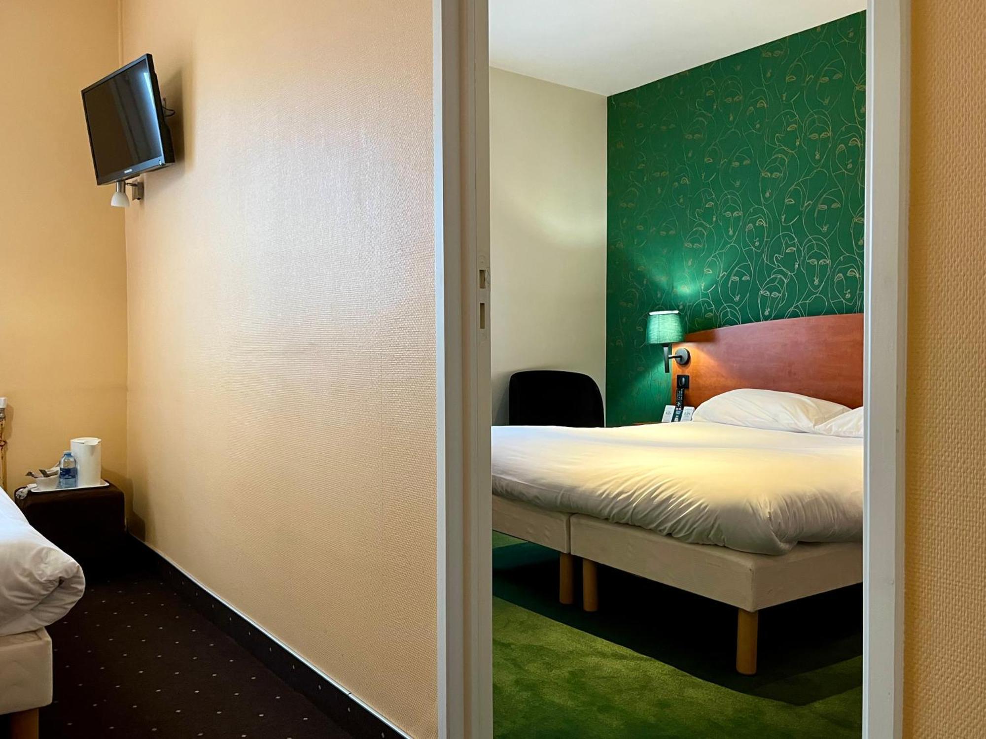 Hotel Logis Saint Louis La Suze-sur-Sarthe Exterior foto