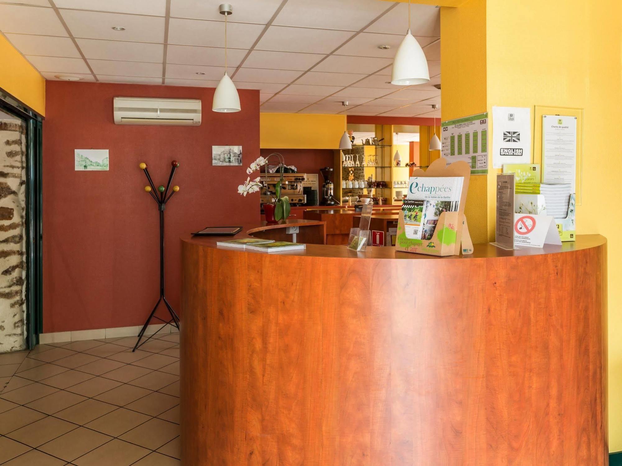 Hotel Logis Saint Louis La Suze-sur-Sarthe Exterior foto